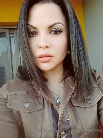 Annie / morena666666 nude photo #24