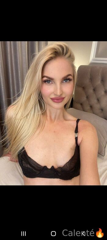 morena / morenapapiii nude photo #5