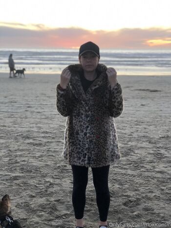 Mox / moxicontin nude photo #11