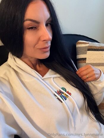 Lynnmari / mrs.lynnmarie nude photo #29