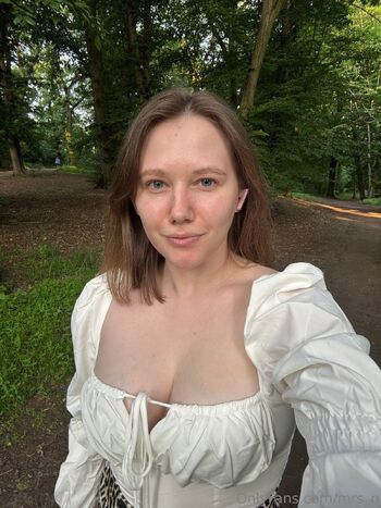 mrs_n nude photo #3