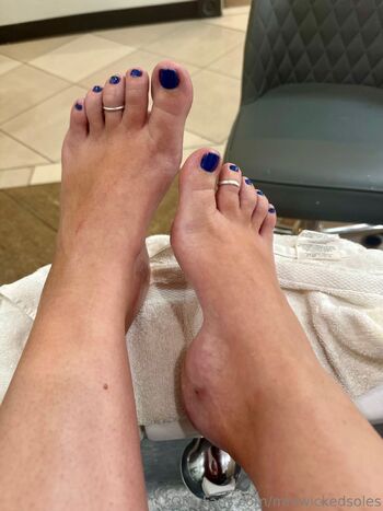 Mrs. Wicke / mrswickedsoles / wicked_littlesoles nude photo #4