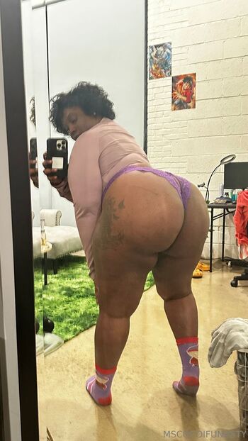 Ms.IGetWhatEva / mscocoifunasty / ms.cocoifunasty / queencoco804 nude photo #5