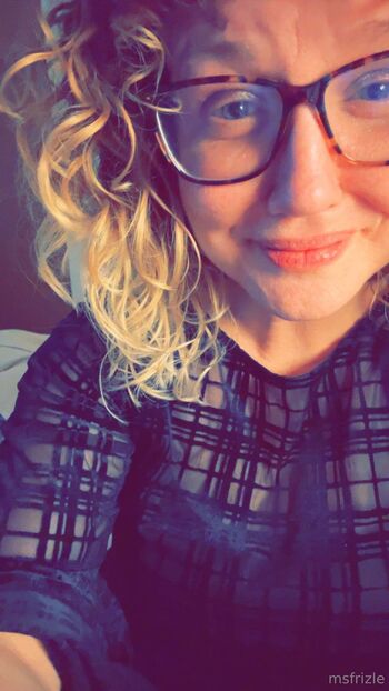 Ms. Frizl / msfrizle nude photo #8