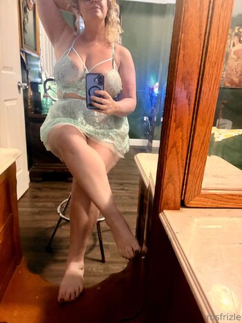 Ms. Frizl / msfrizle nude photo #14