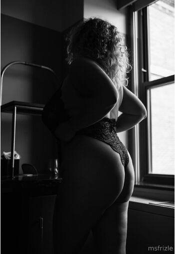 Ms. Frizl / msfrizle nude photo #33