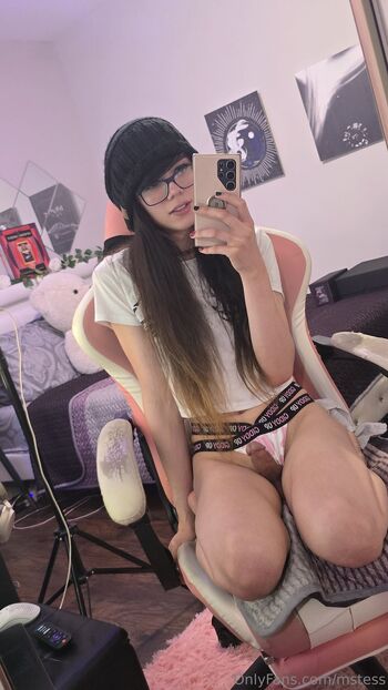 Tes / mstess nude photo #10