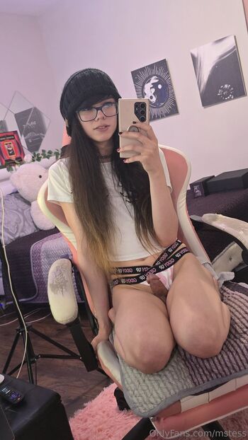 Tes / mstess nude photo #14