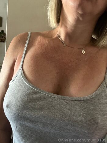 Wife_mum_197 / mum0109 nude photo #1
