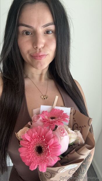 Ja / munjan nude photo #2