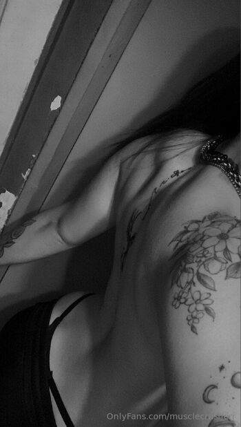 Laur / musclequeezerr nude photo #12