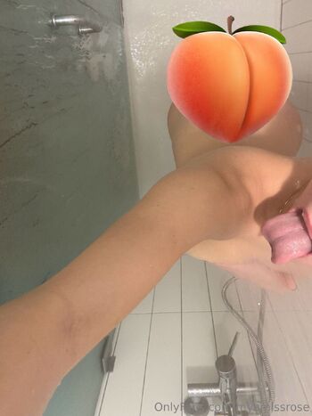 Ros / myamissrose nude photo #3