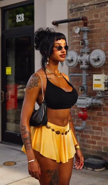 Vi / mylifeasvia nude photo #9