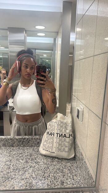 Vi / mylifeasvia nude photo #26