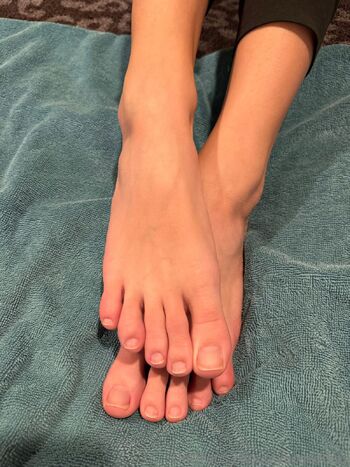 Brook / myposedtoes nude photo #3