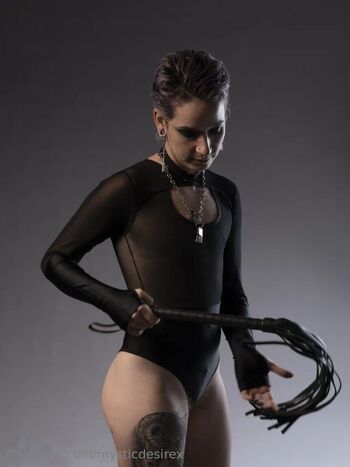 𝑴𝒚𝒔𝒕𝒊𝒄 𝑫𝒆𝒔𝒊𝒓𝒆 / mysticdesirex nude photo #8