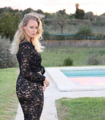 Nin / n1nalavida nude photo #5