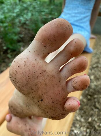 Soles and the perfect puss / nadinfeet.free nude photo #6