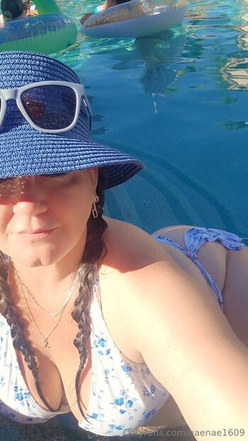 Deliciously Na / naenae1609 nude photo #16