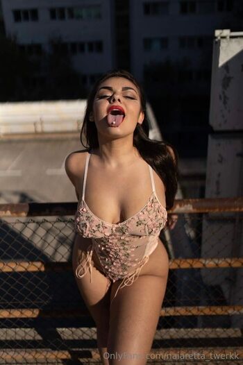 Naiara / naiaretta nude photo #27