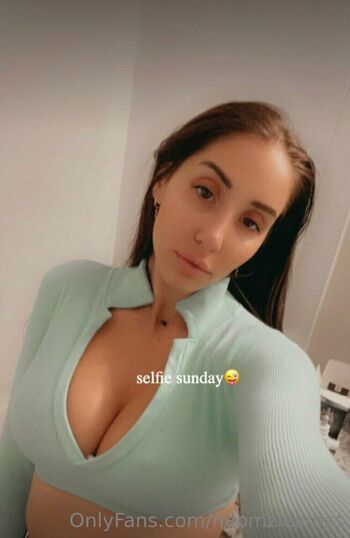 Naomi Ros / naomziesross nude photo #6