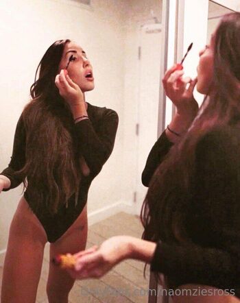 Naomi Ros / naomziesross nude photo #8