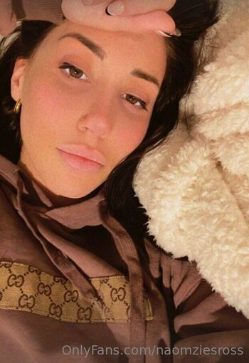 Naomi Ros / naomziesross nude photo #10