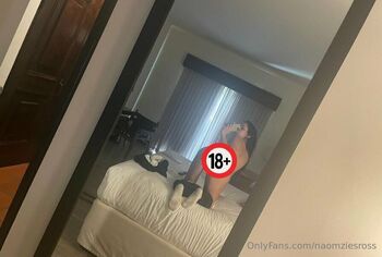 Naomi Ros / naomziesross nude photo #12