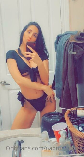Naomi Ros / naomziesross nude photo #16