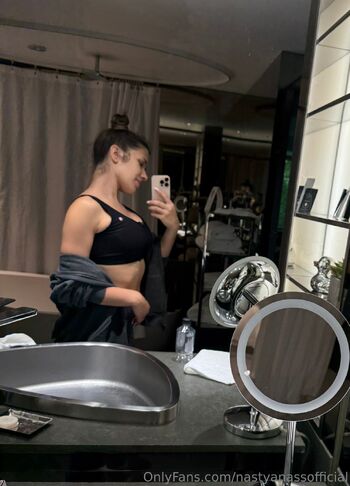 Nastya Nas / nastyanassofficial nude photo #3