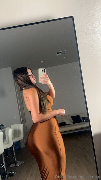 Nat / natalienextdoor18 nude photo #5