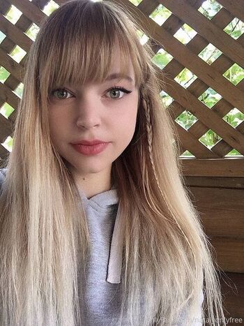 Nataly / natalyonlyfree nude photo #4