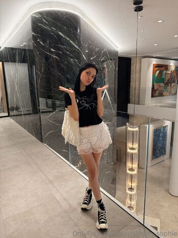 Sophi / naughty.by.sophie nude photo #10