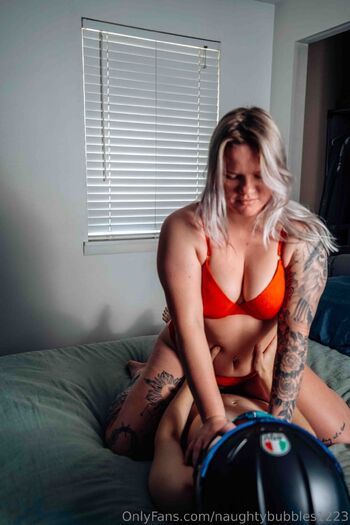 Bubble / naughtybubbles1223 nude photo #10