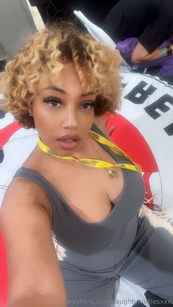 Naughty Hottie / naughtyhottiesxxx nude photo #4