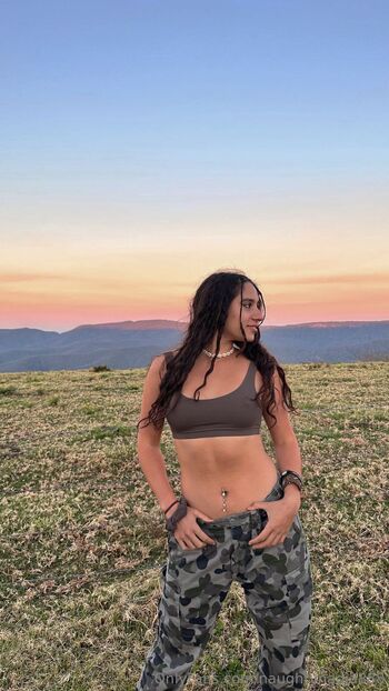 Nadia / naughtynadia888 nude photo #6