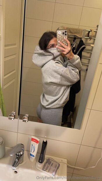 Nell / nellytheoneandonly nude photo #32