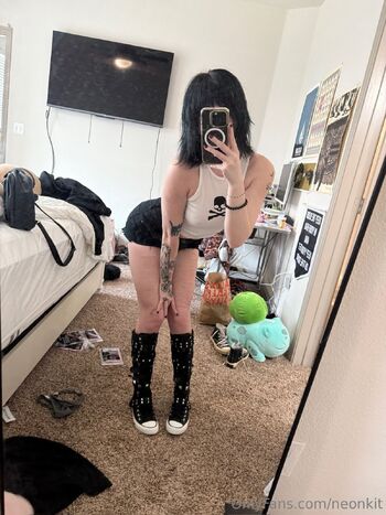 marc / neonkit nude photo #1