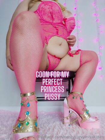 NerdyCurvyKitte / nerdycurvymisskitten nude photo #9
