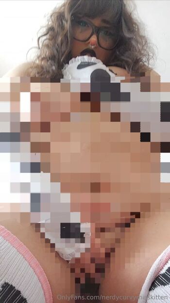 NerdyCurvyKitte / nerdycurvymisskitten nude photo #12