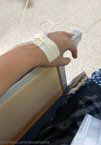 Nev / nevafree nude photo #1