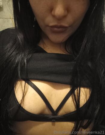 big ass brunette / neveenka21 nude photo #1