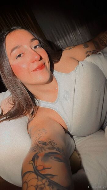 Ni / nia_yanyi nude photo #1