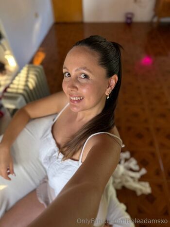 Nicole / nicoleadamsxo nude photo #1