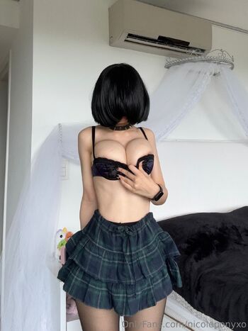 nicole 3 / nicoleponyxo nude photo #12