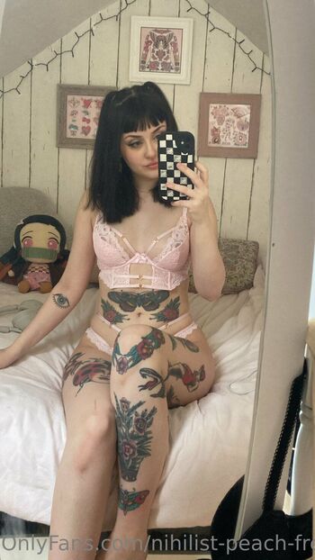 goth bimbo free 15 / nihilist-peach-free nude photo #7