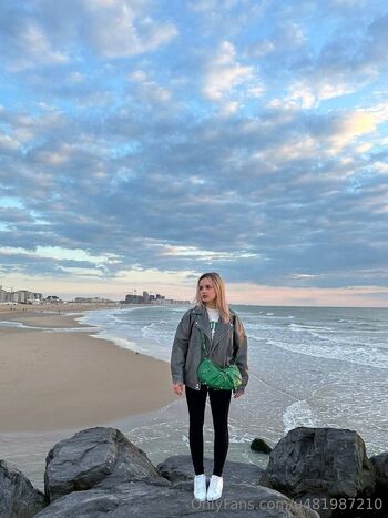 Nika / nika.kitten nude photo #8