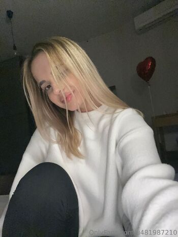 Nika / nika.kitten nude photo #28