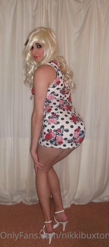 Nikki Buxto / nikkibuxton nude photo #8
