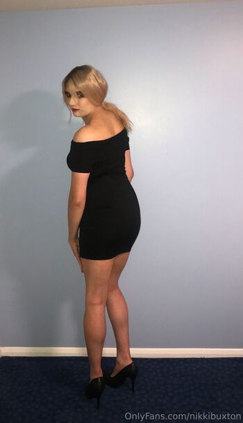 Nikki Buxto / nikkibuxton nude photo #14